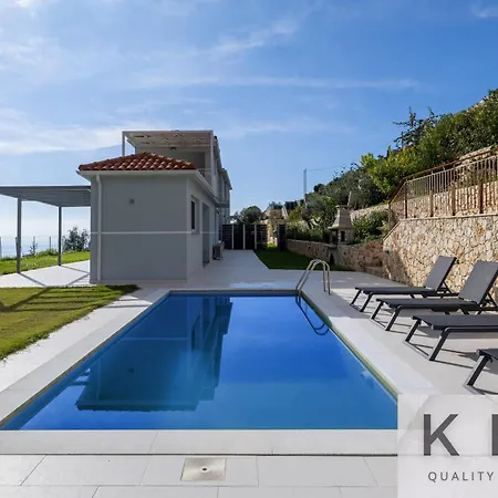 Вилла Two Golden Sun With Private Pools Near Skala Village Ratzaklion
